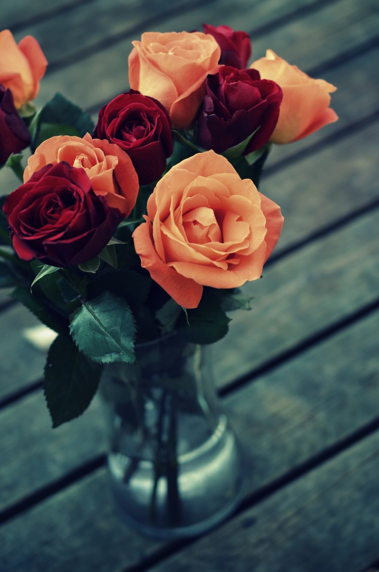 花 鲜花 红花 玫瑰 花束 花瓶 意境 美丽 花卉 高清背景 背景图 