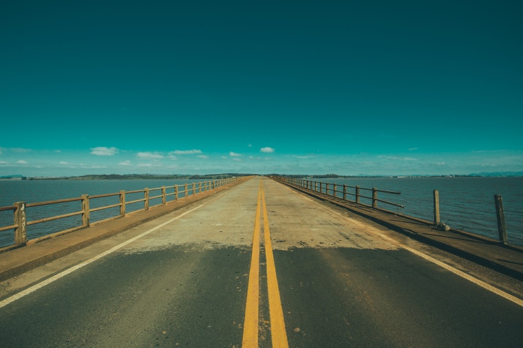 路 道路 桥 湖面 开阔 路 背景图 高清背景图片 图片素材 