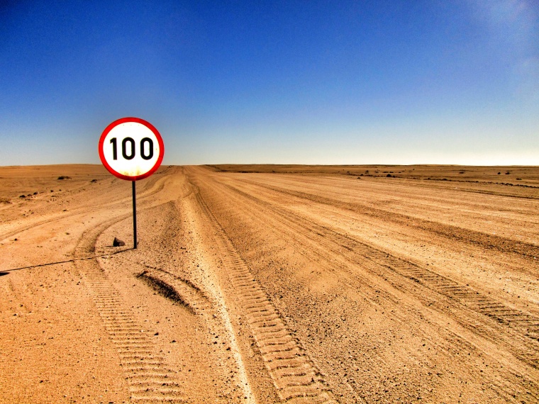 路 道路 旷野 沙漠 沙 天空 开阔 路标 背景图 高清背景图片 图片素材 