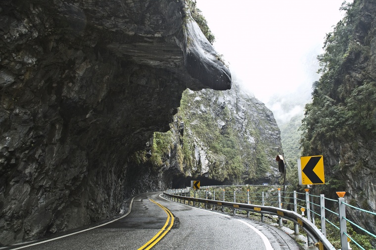 路 道路 山脉 山道 山路 马路 天空 山谷 峡谷 背景图 高清背景图片 图片素材 