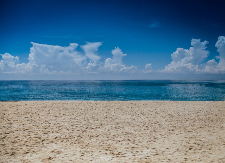 海滩 海边 沙滩 天空 自然 海 大海 蓝天 白云 风景 背景图 高清背景 背景 