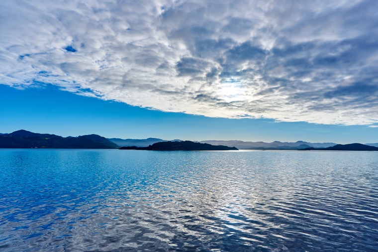 大海 海 海水 水 海面 天空 蓝天 白云 风景 自然 背景 背景图 高清背景 