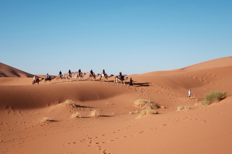 沙漠 荒漠 大漠 沙 自然 天空 人 蓝天 旅途 风景 背景图 高清背景 背景 