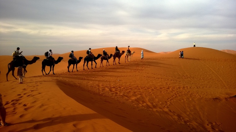 沙漠 荒漠 大漠 沙 自然 天空 人 蓝天 旅途 风景 背景图 高清背景 背景 