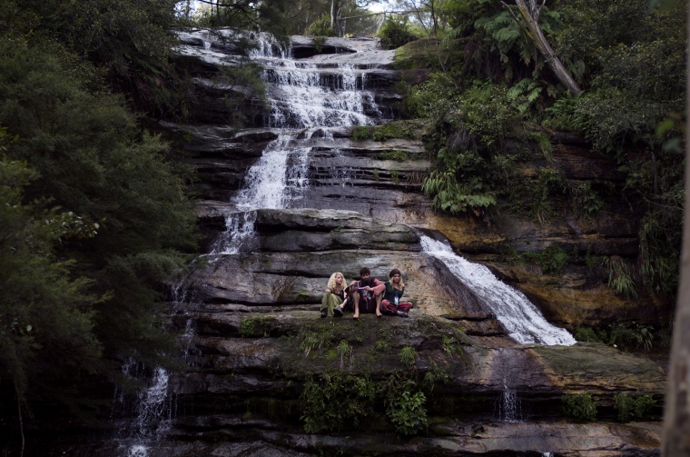 瀑布 山涧 水流 树林 自然 岩石 风景 美景 背景图 高清背景 背景 