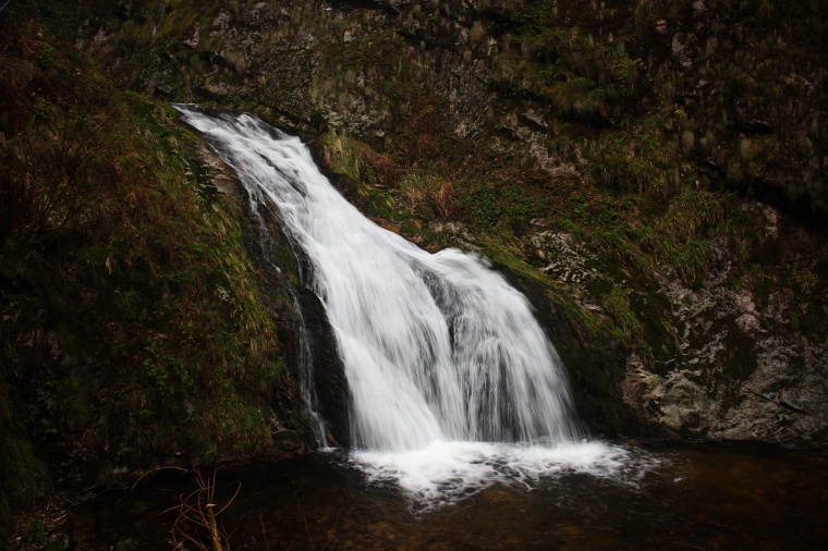 瀑布 水流 岩石 自然 风景 美景 背景图 高清背景 背景 