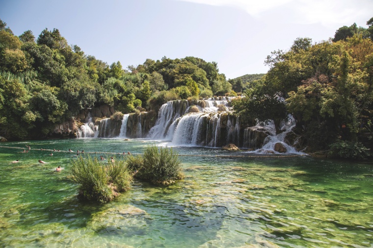 瀑布 山涧 水流 树林 自然 水潭 风景 美景 背景图 高清背景 背景 