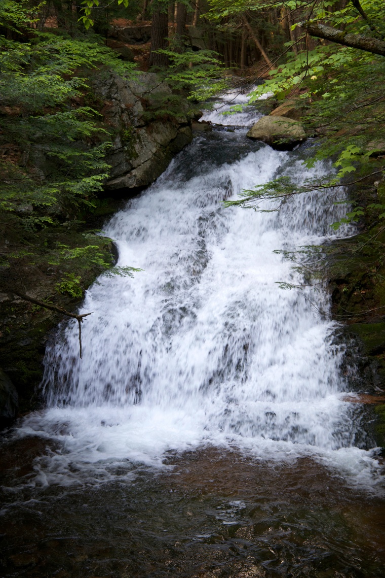 瀑布 山涧 小溪 水流 树林 自然 水潭 风景 背景图 高清背景 背景 