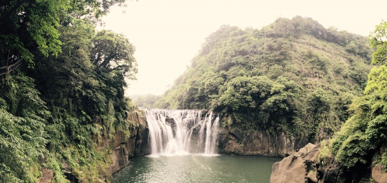 瀑布 山涧 水流 树林 水潭 自然 岩石 风景 美景 背景图 高清背景 背景 