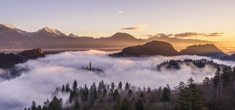 山峰 山 山脉 雨雾 树林 自然 风景 背景图 高清背景 背景 