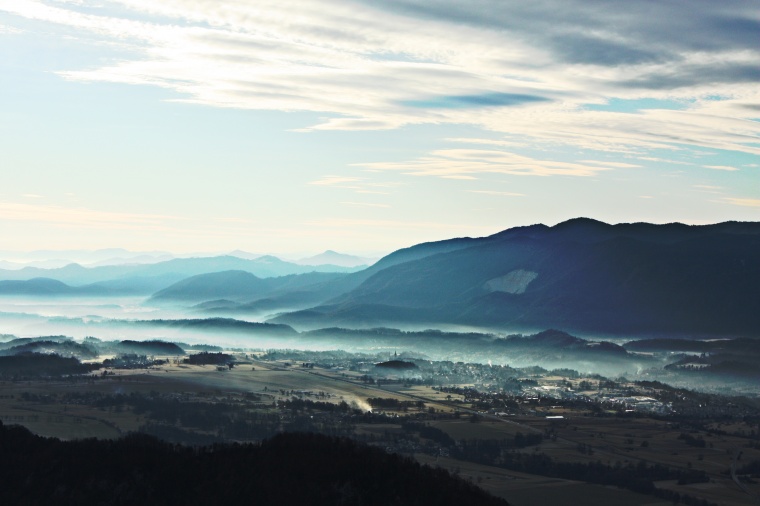 山峰 山 山脉 云雾  天空 自然 风景 背景图 高清背景 背景 