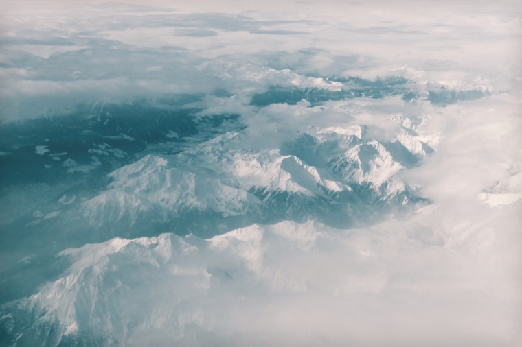 山峰 山 山脉 云雾 天空 自然 风景 背景图 高清背景 背景 