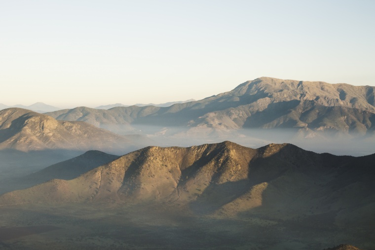 山峰 山 山脉 云雾 天空 自然 风景 背景图 高清背景 背景 