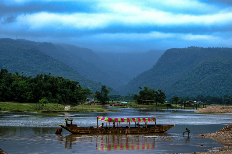 山峰 山 山脉 湖泊 湖 天空 自然 风景 背景图 高清背景 背景 