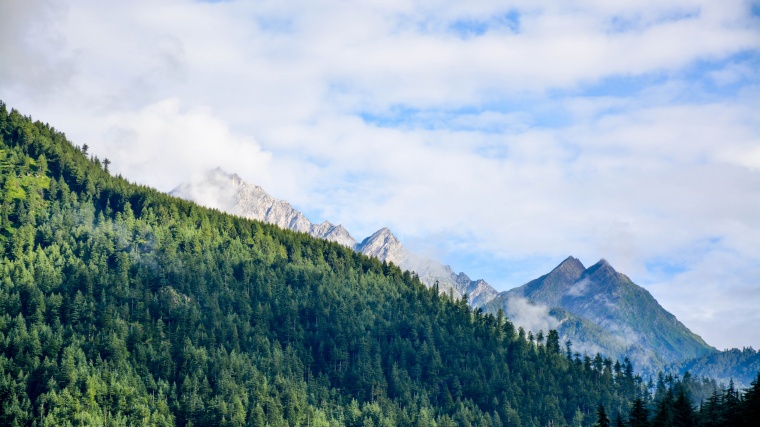 山峰 山 山脉 云雾 天空 树林 自然 风景 