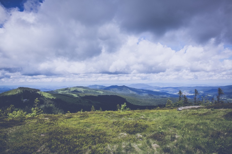 山峰 山 山坡 白云 天空 自然 风景 