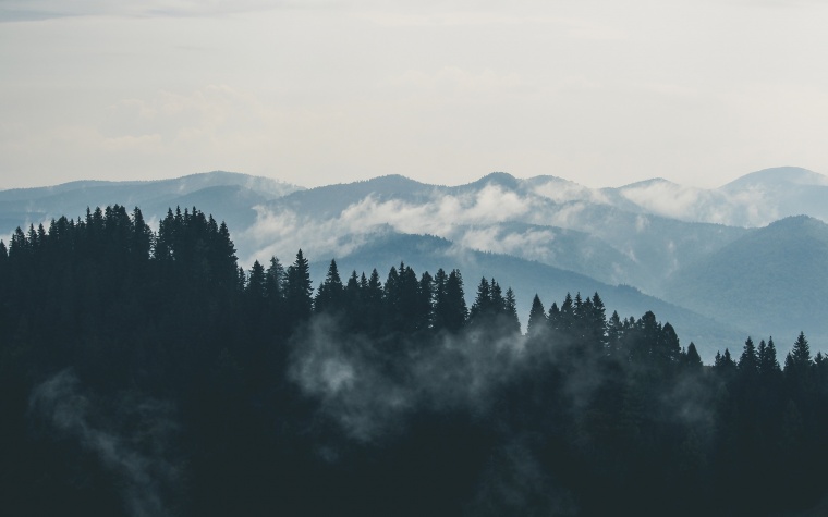 山峰 山 山脉 天空 白云 树林 自然 风景 