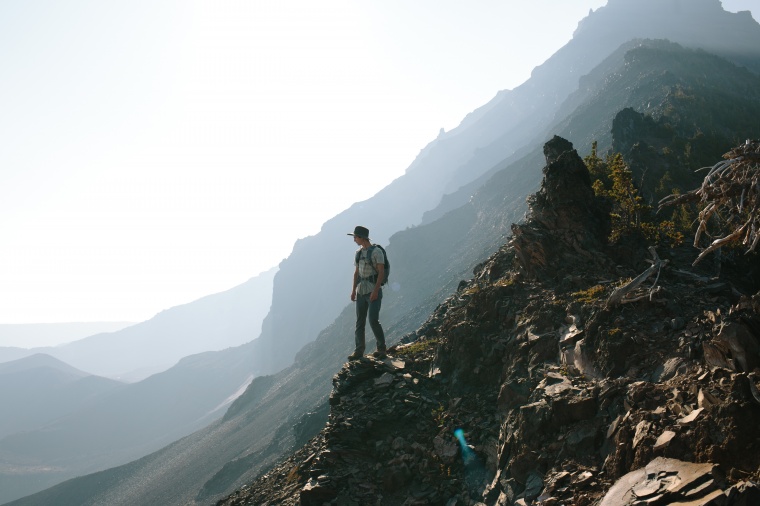 山峰 山 山脉 山顶 人 登山 群山 自然 风景 