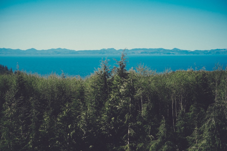 山峰 山 山脉 湖泊 湖 天空 树林 自然 风景 