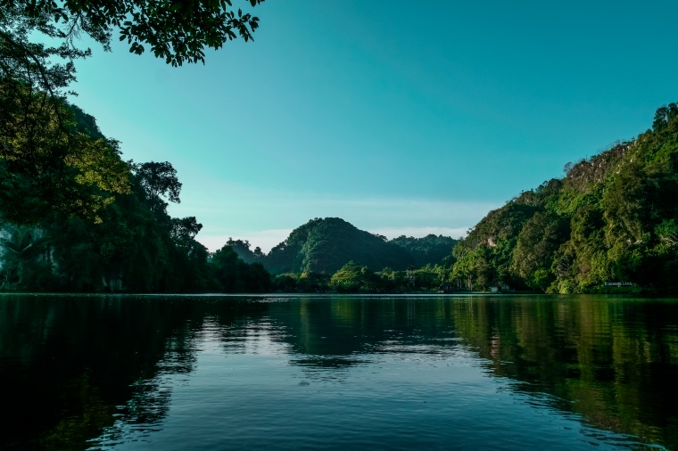 山峰 山 山脉 湖泊 湖 山水 天空 自然 风景 