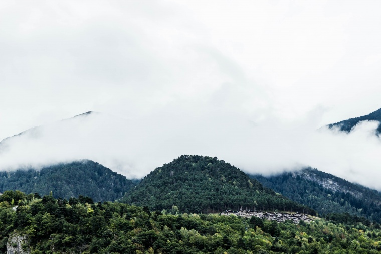 山峰 山 山脉 树林 云雾 天空 自然 风景 