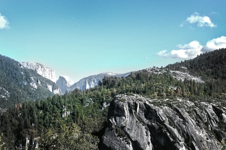 山峰 山 山脉 岩石 树林 天空 自然 风景 