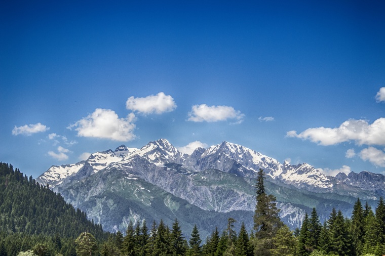 山峰 山 山脉 树林 雪山 天空 自然 风景 