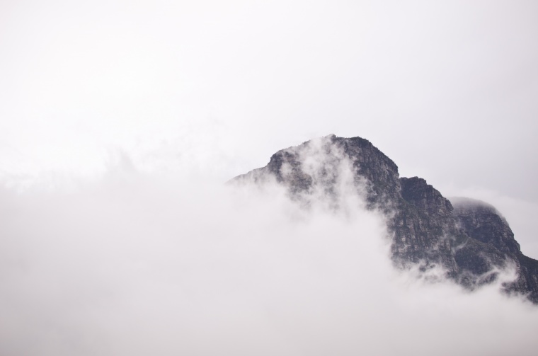 山峰 山 山脉 山顶 云雾 天空 自然 风景 