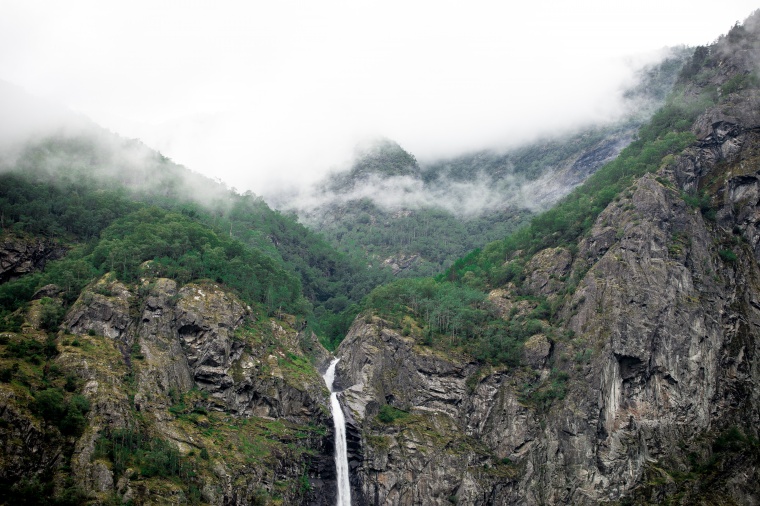 山峰 山 山脉 山涧 瀑布 岩石 天空 自然 风景 