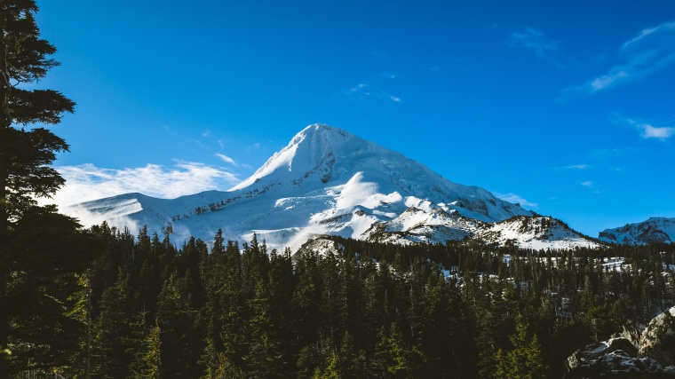 山峰 山 山脉 雪山 树林 天空 自然 风景 