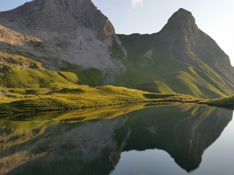 山峰 山 山脉 湖泊 湖 山水 天空 自然 风景 