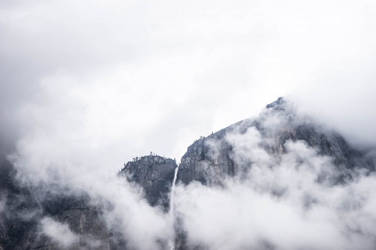 山峰 山 山脉 岩石 峭壁 瀑布 天空 自然 风景 