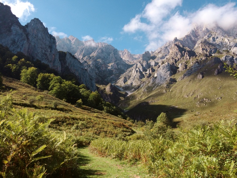 山峰 山 山脉 山谷 山坡 天空 自然 风景 