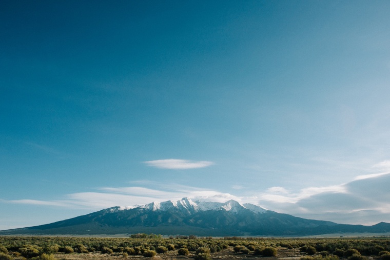 山峰 山 山脉 山川 雪山 草地 天空 自然 风景 