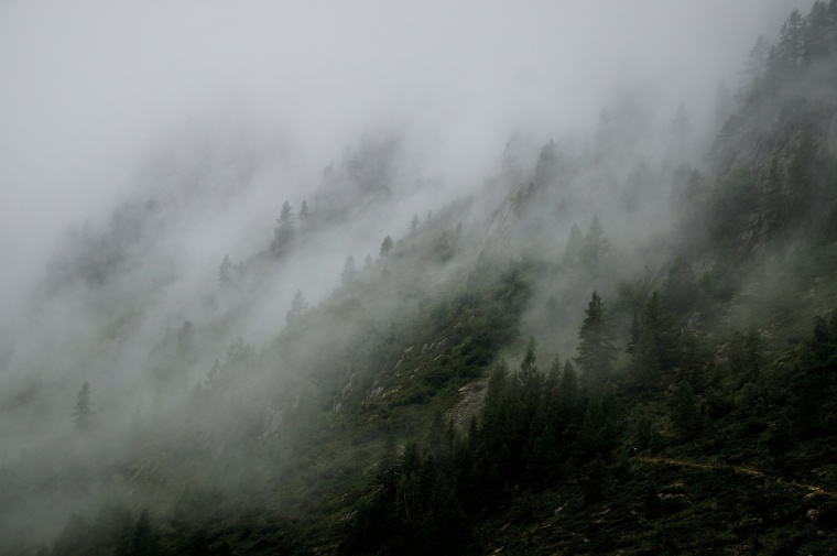 山峰 山 山脉 树林 云雾 天空 自然 风景 