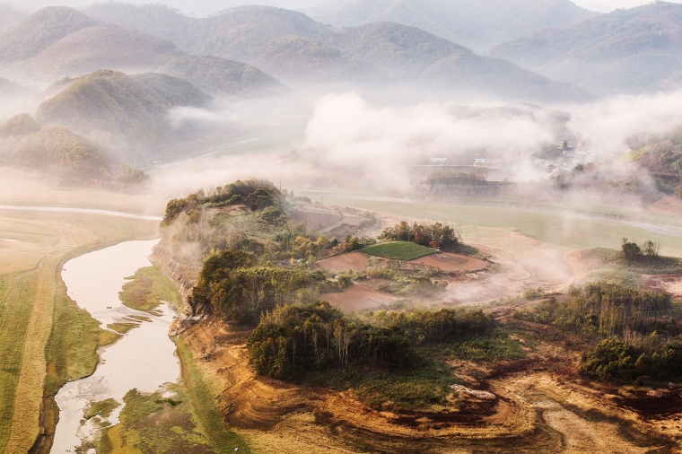 山峰 山 山脉 山川 河流 云雾 天空 自然 风景 