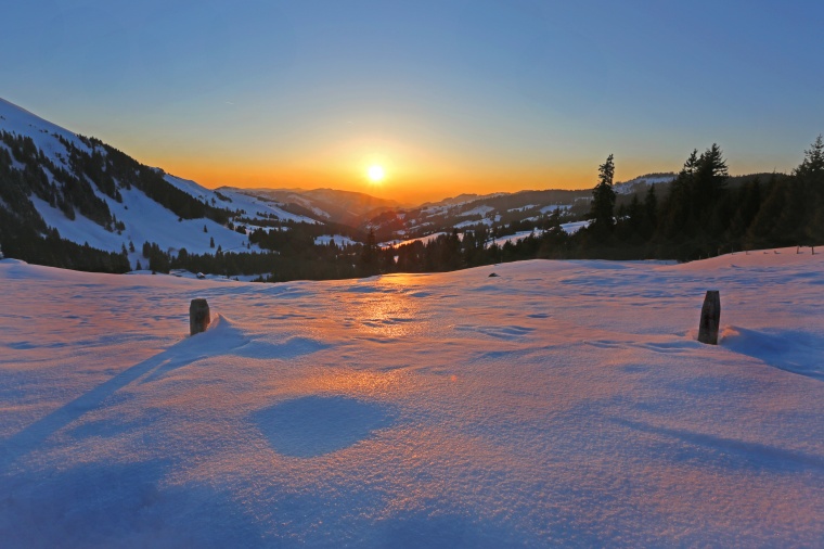 山峰 山 山脉 雪山 夕阳 落日 黄昏 天空 自然 风景 