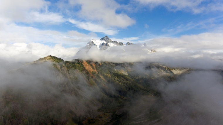 山峰 山 山脉 山川 山顶 云雾 天空 自然 风景 