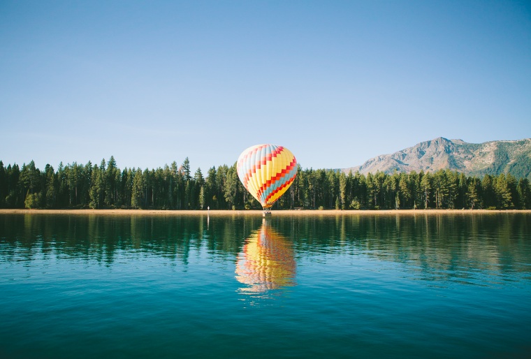 湖泊 湖 湖水 水 天空 热气球 美景 风景 自然 