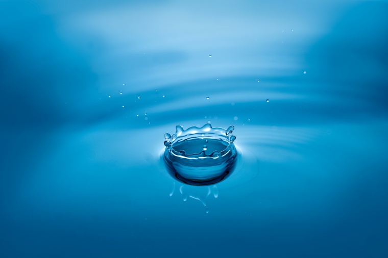 水花 水 水面 蓝色 蓝色背景 平静 水滴 