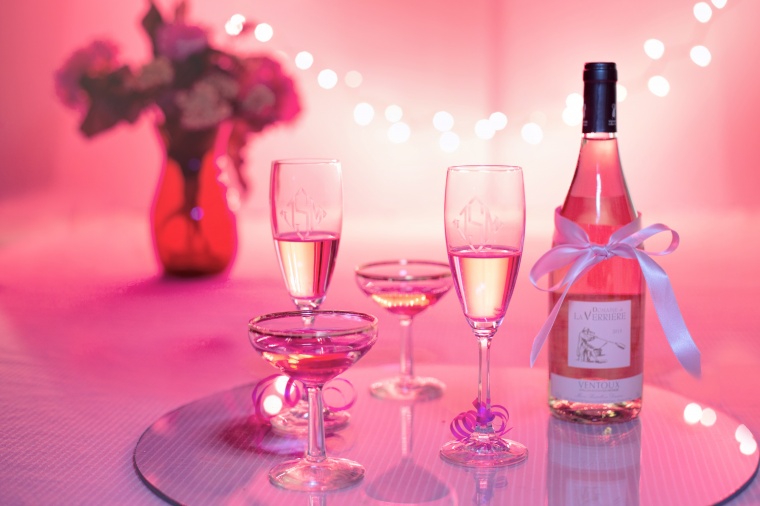 情人节 婚礼 派对 葡萄酒 庆祝 生日 周年纪念 粉色背景 浪漫背景 