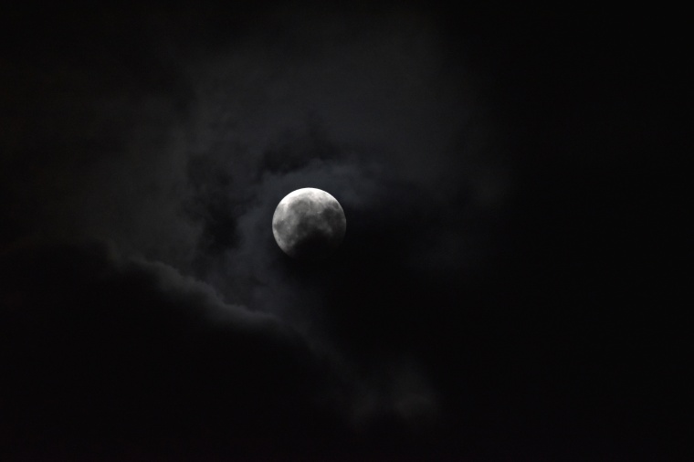 月亮图片 夜景 夜晚 黑暗天空 黑色天空 恐怖 阴森 